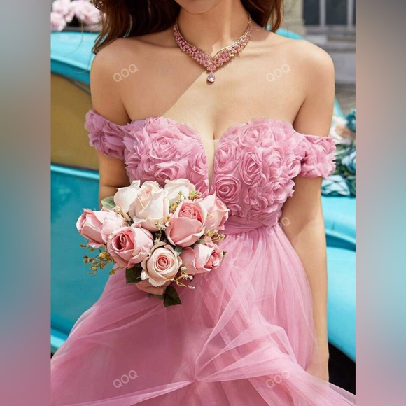 QOQ Pink Floral Decor Off Shoulder NWOT - Picture 3 of 12
